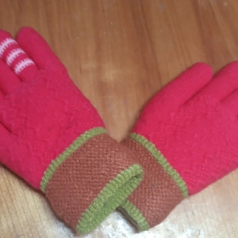 Hat and gloves bundle
